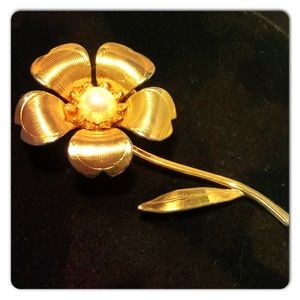 Gold and Pearl Flower Brooch